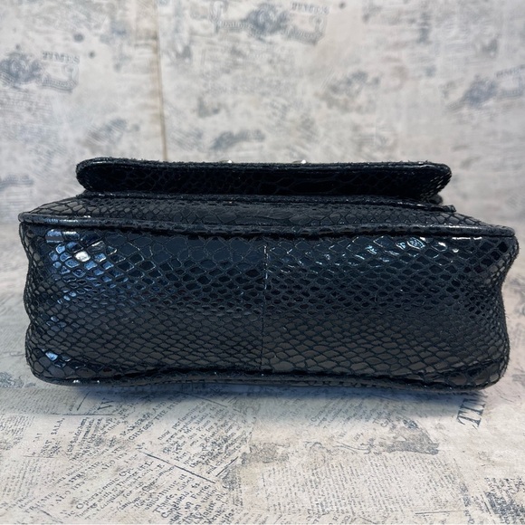 Michael Kors SLOAN LEATHER HANDBAG - Picture 6 of 14